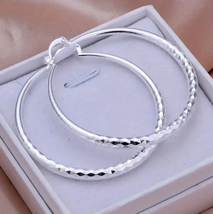 ✨ Classic Textured Silver Hoop Earrings