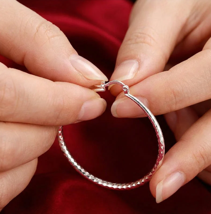 ✨ Classic Textured Silver Hoop Earrings