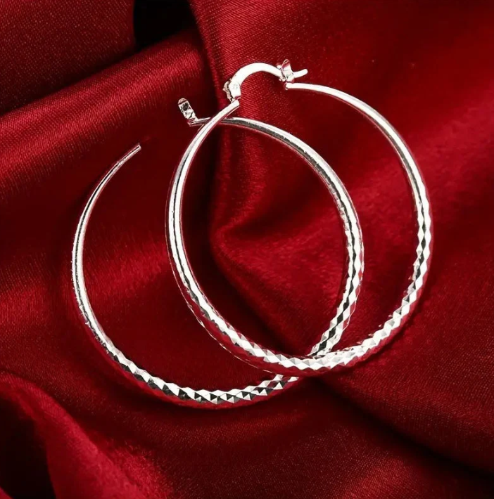 ✨ Classic Textured Silver Hoop Earrings