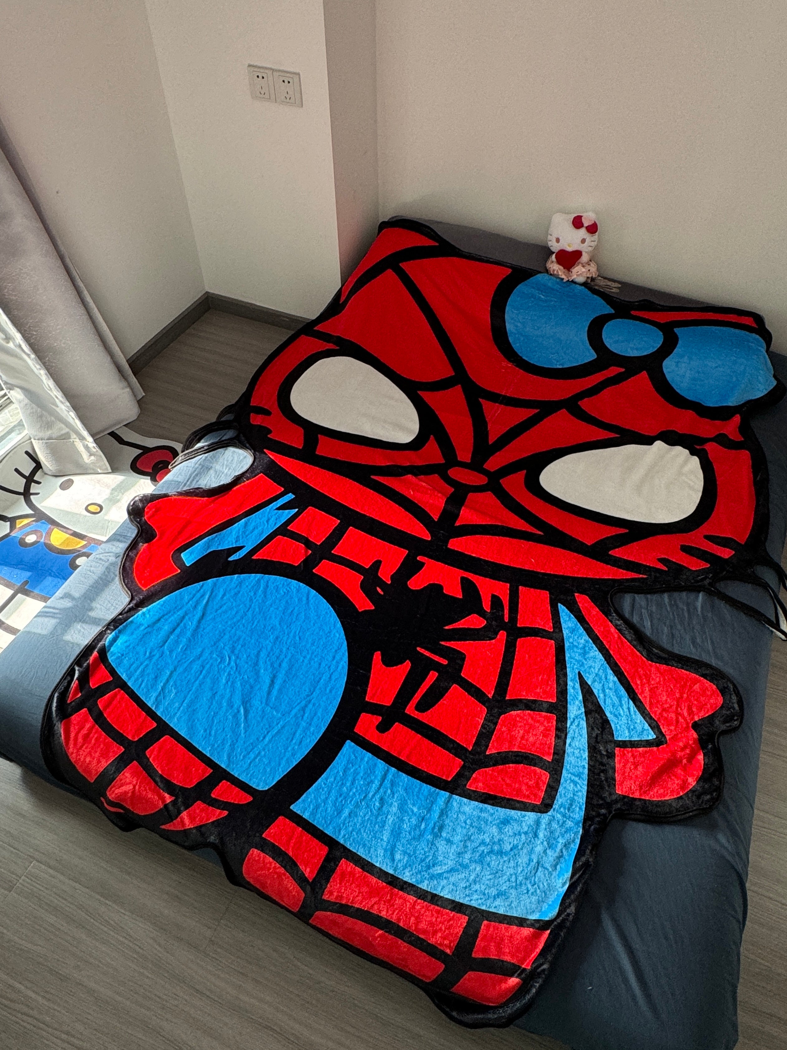KT x Spiderman Shape Flannel Blanket