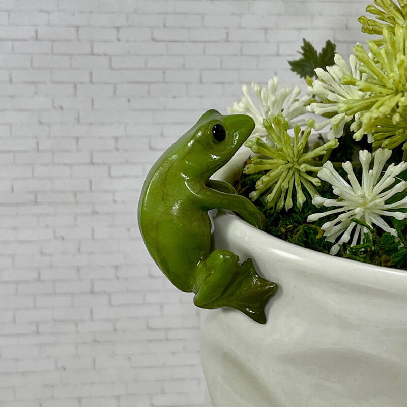 Frog Flower Pot Hugger Figurines
