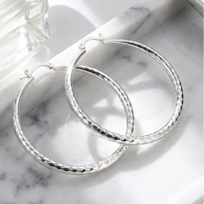 ✨ Classic Textured Silver Hoop Earrings