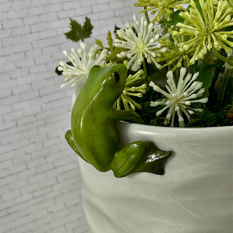 Frog Flower Pot Hugger Figurines