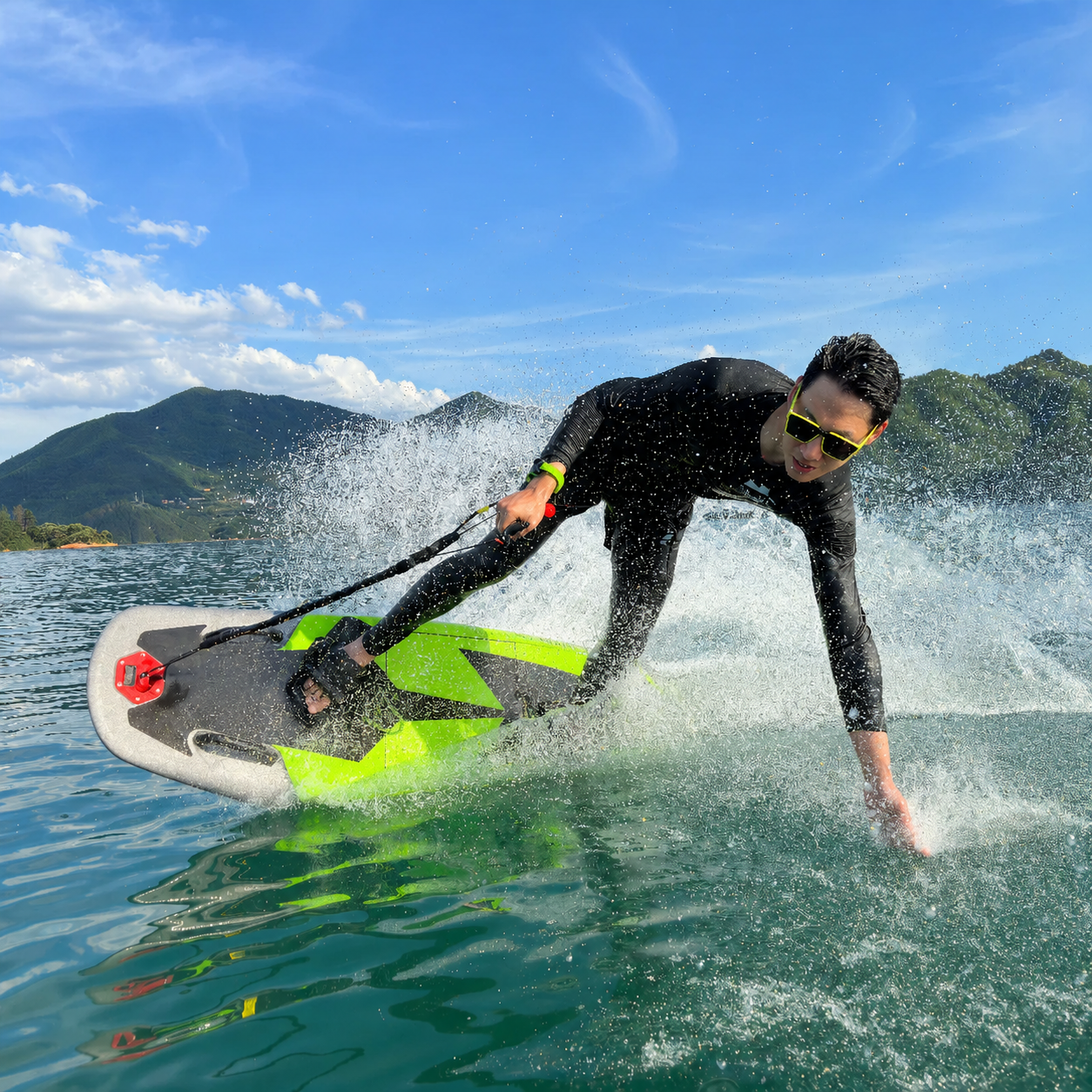 🔥 Electric Water Ride Board – High-Speed Water Fun with Full Accessory Kit