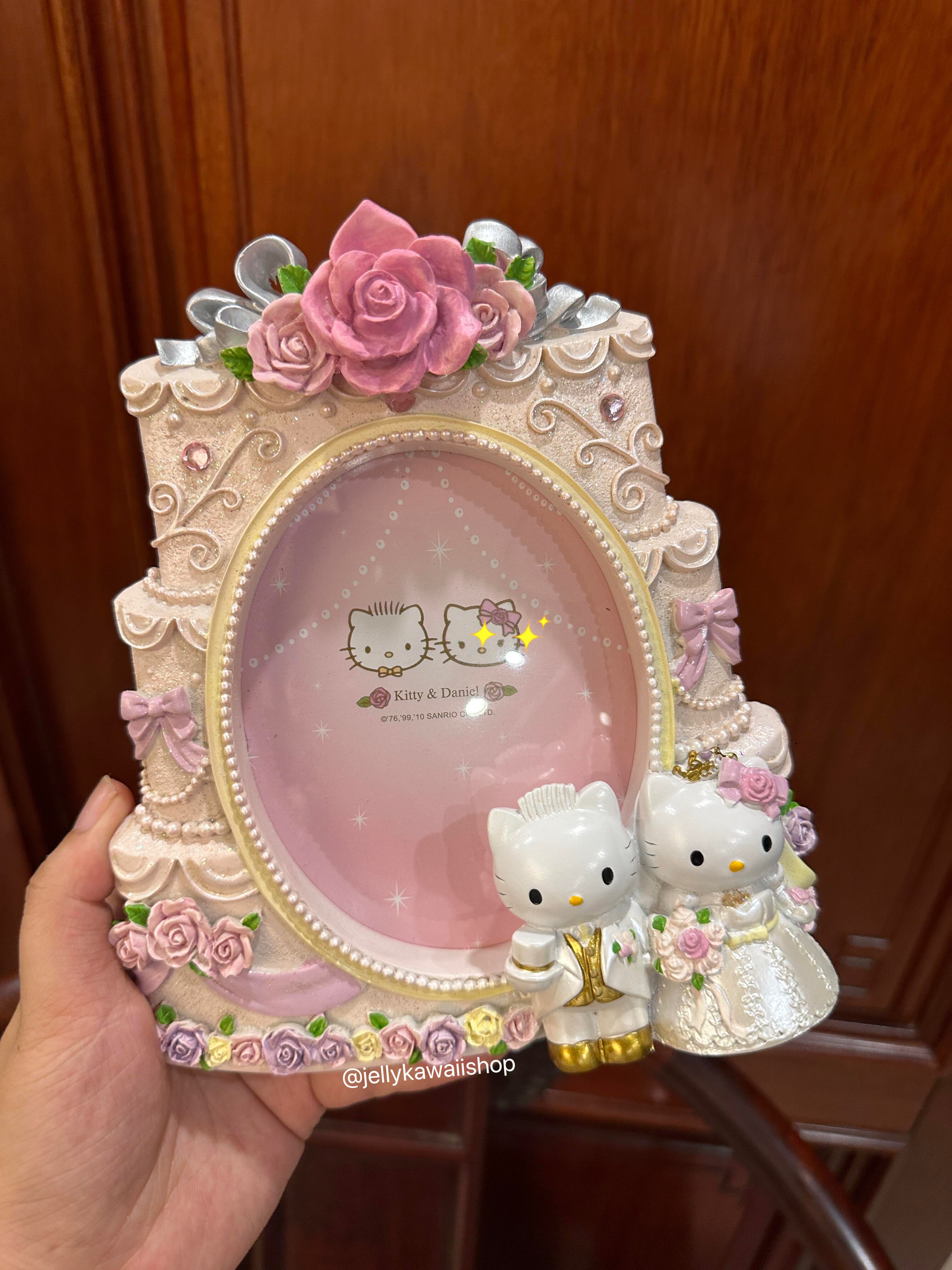 HelloKitty & Danie Cake Shape Photo Frame Wedding Gifts