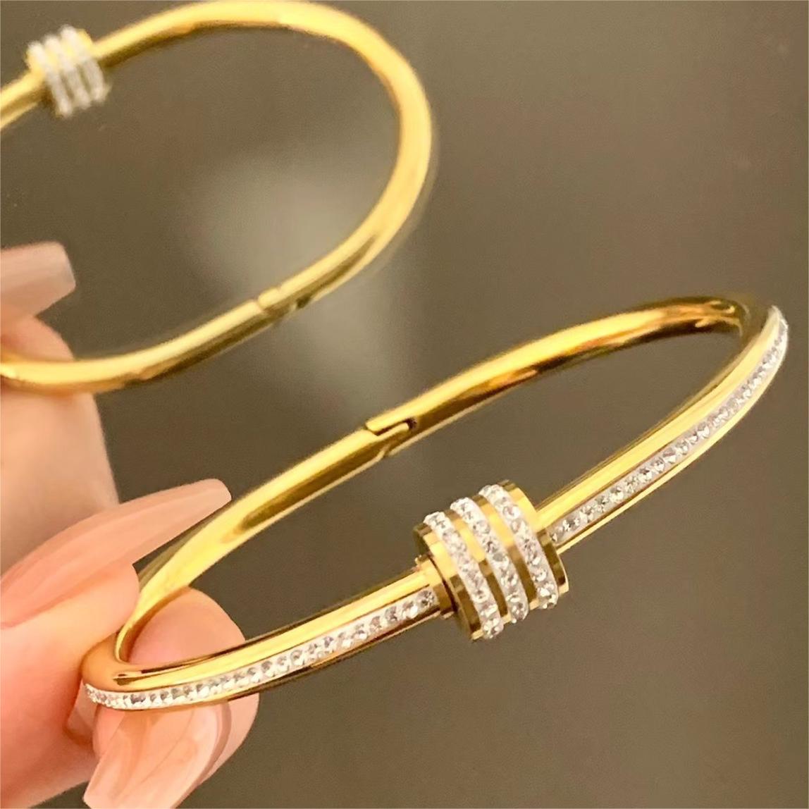 5-piece elegant stainless steel bracelet set, stylish and classic design