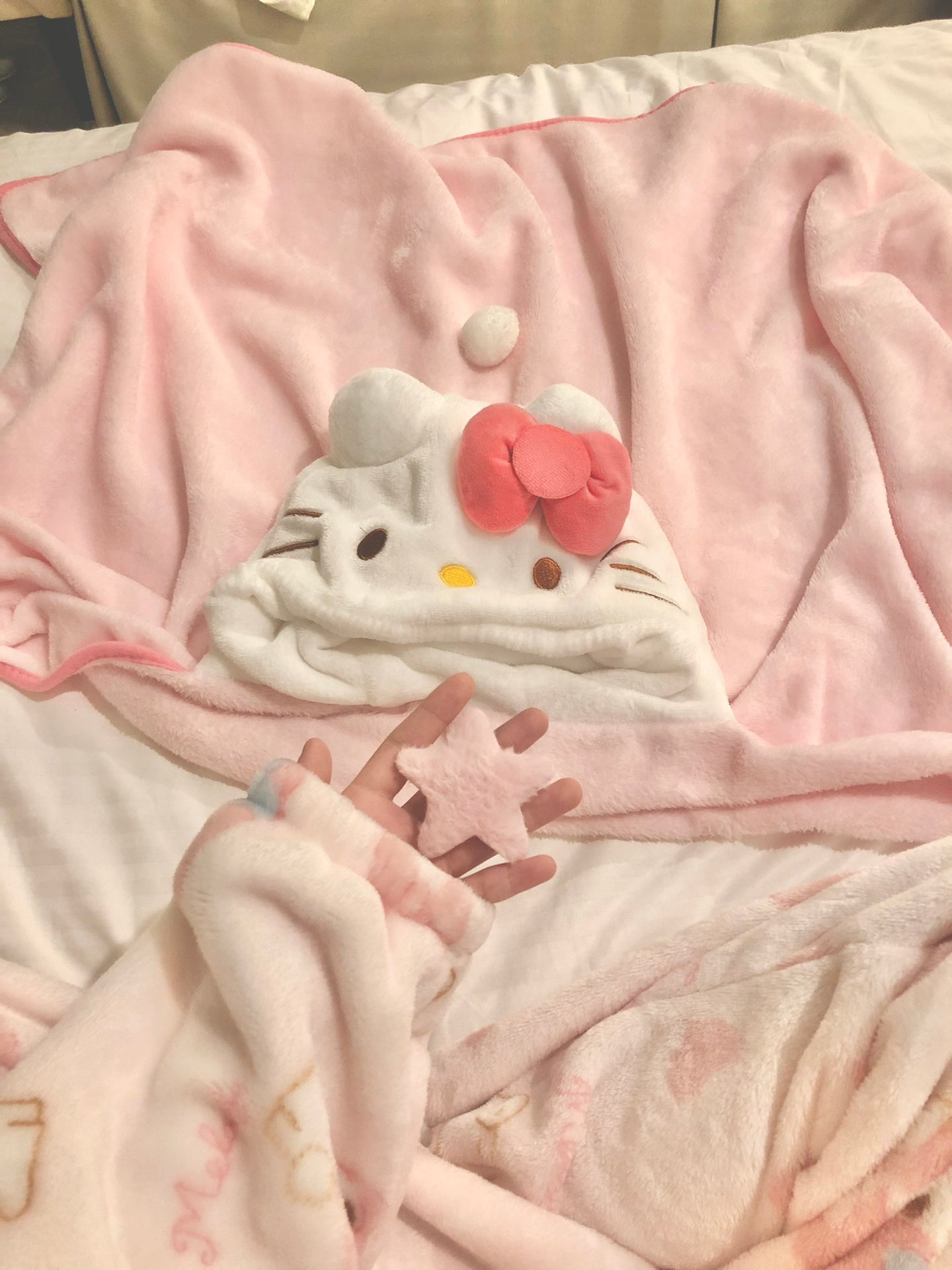 Hellokitty Wearable Hooded Blanket
