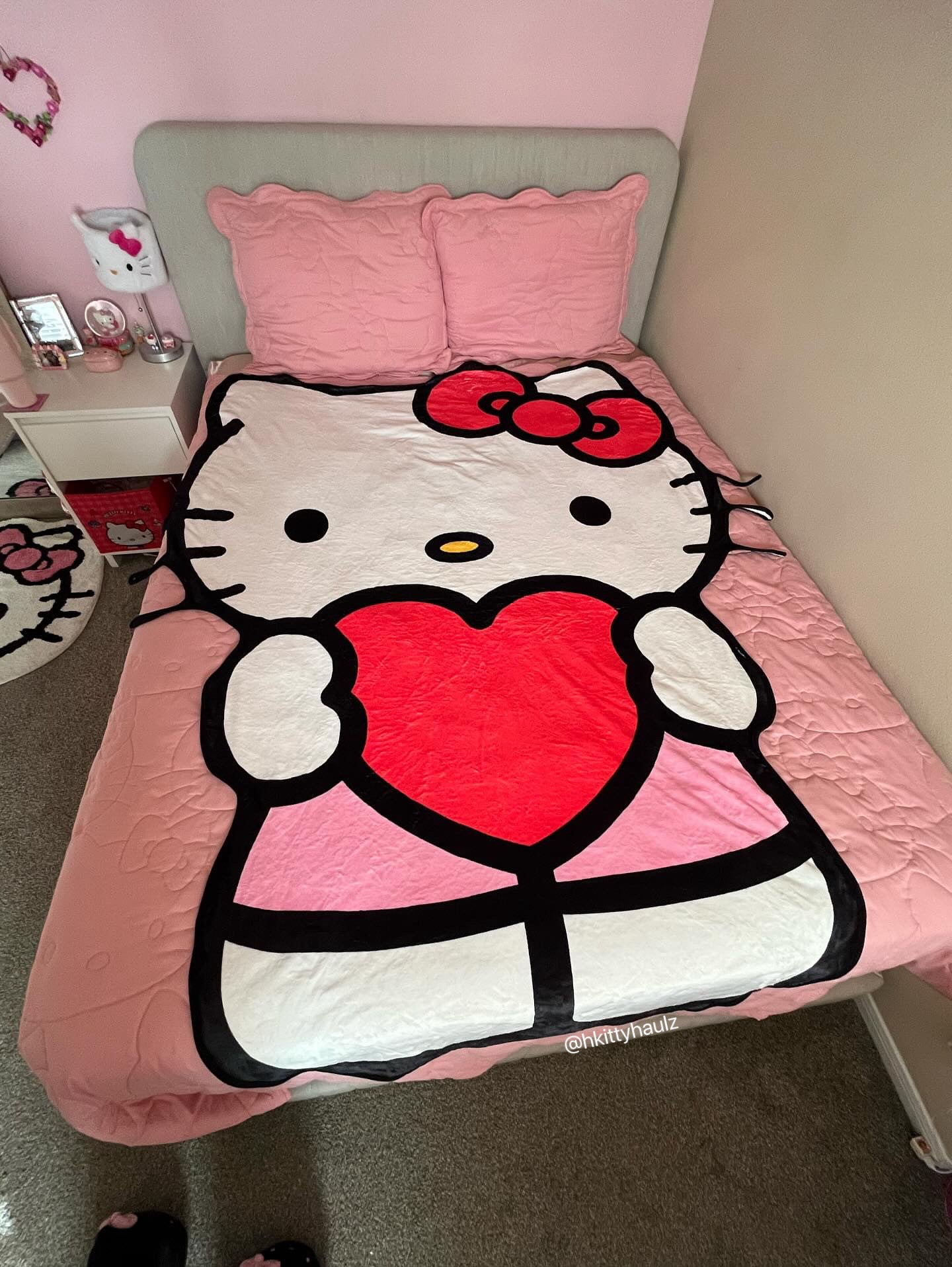 KT Valentine Shape Flannel  Blanket