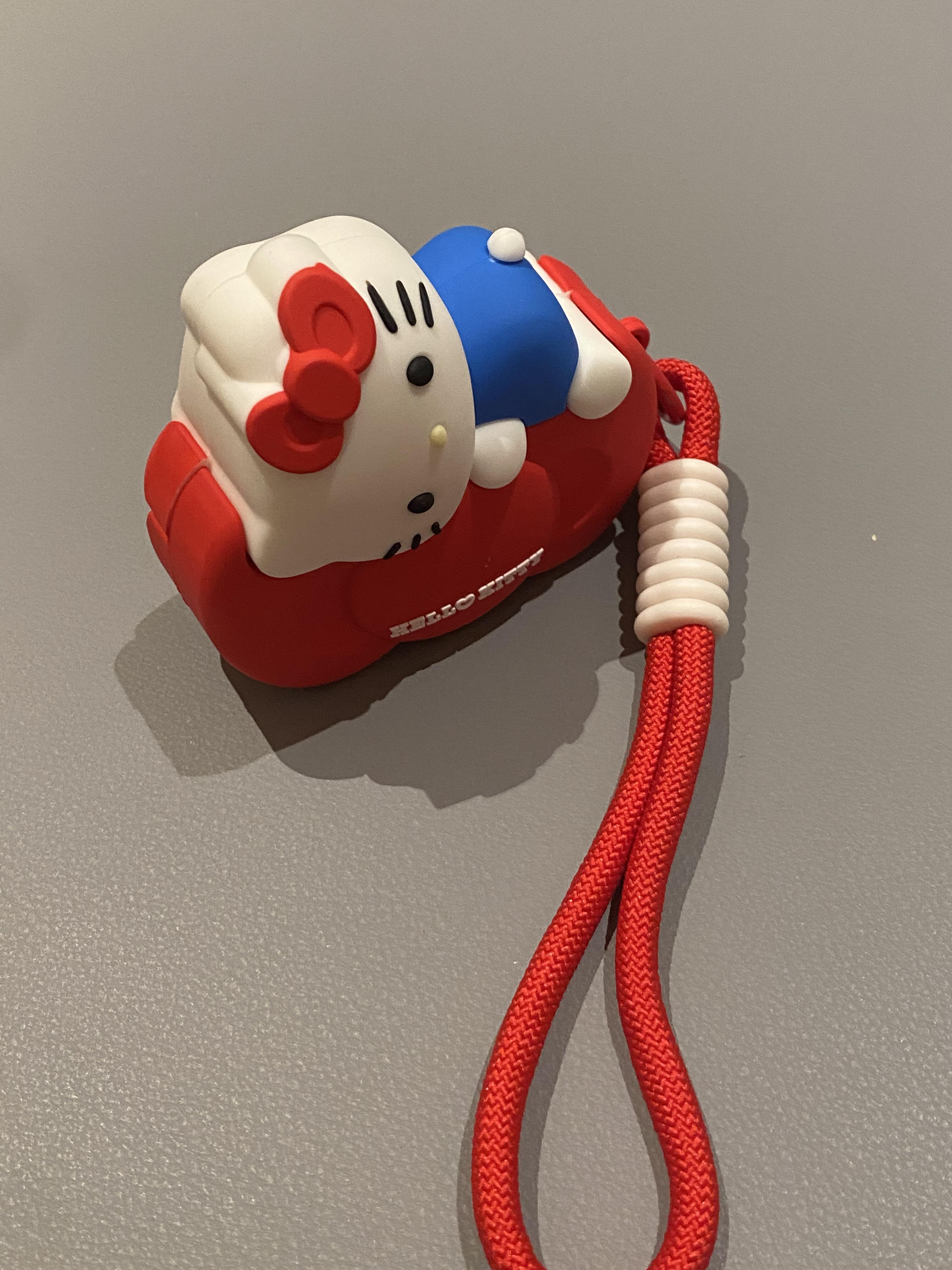Hellokitty Holding Bow Shape Silicone Headphone Case Airpods with Chain