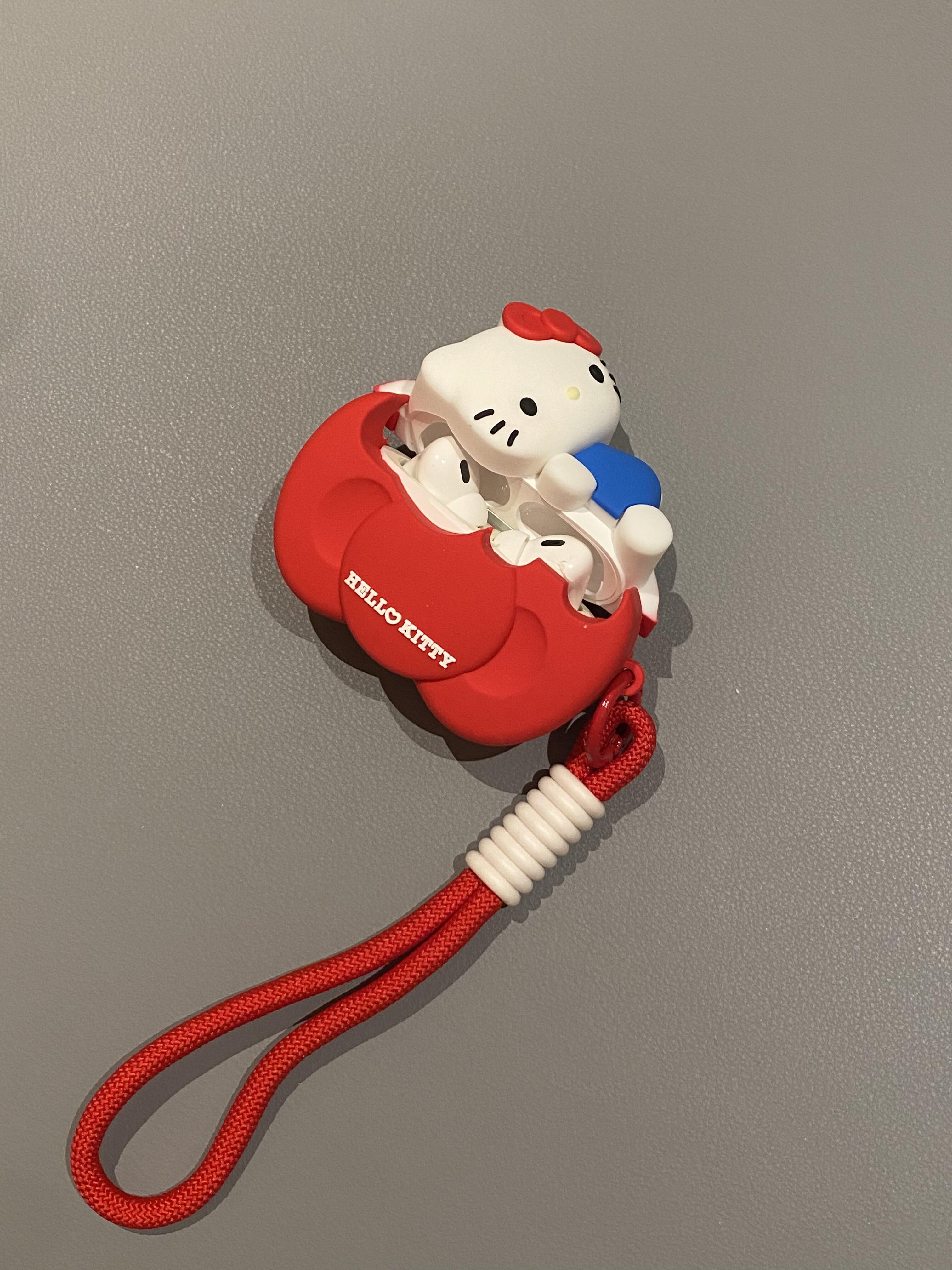 Hellokitty Holding Bow Shape Silicone Headphone Case Airpods with Chain