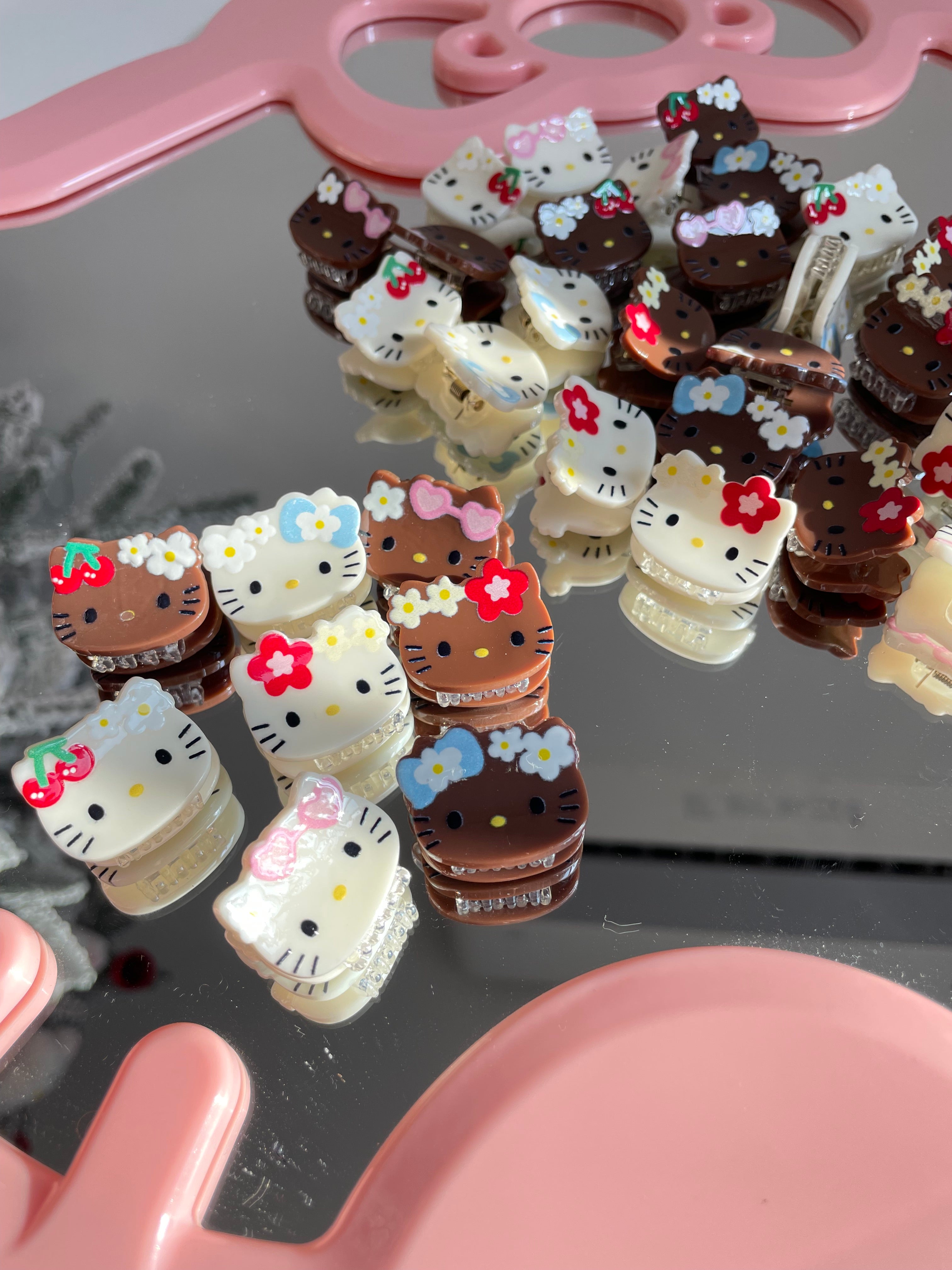 Sanrio KT hair clips | 8 Count (Pack of 1)