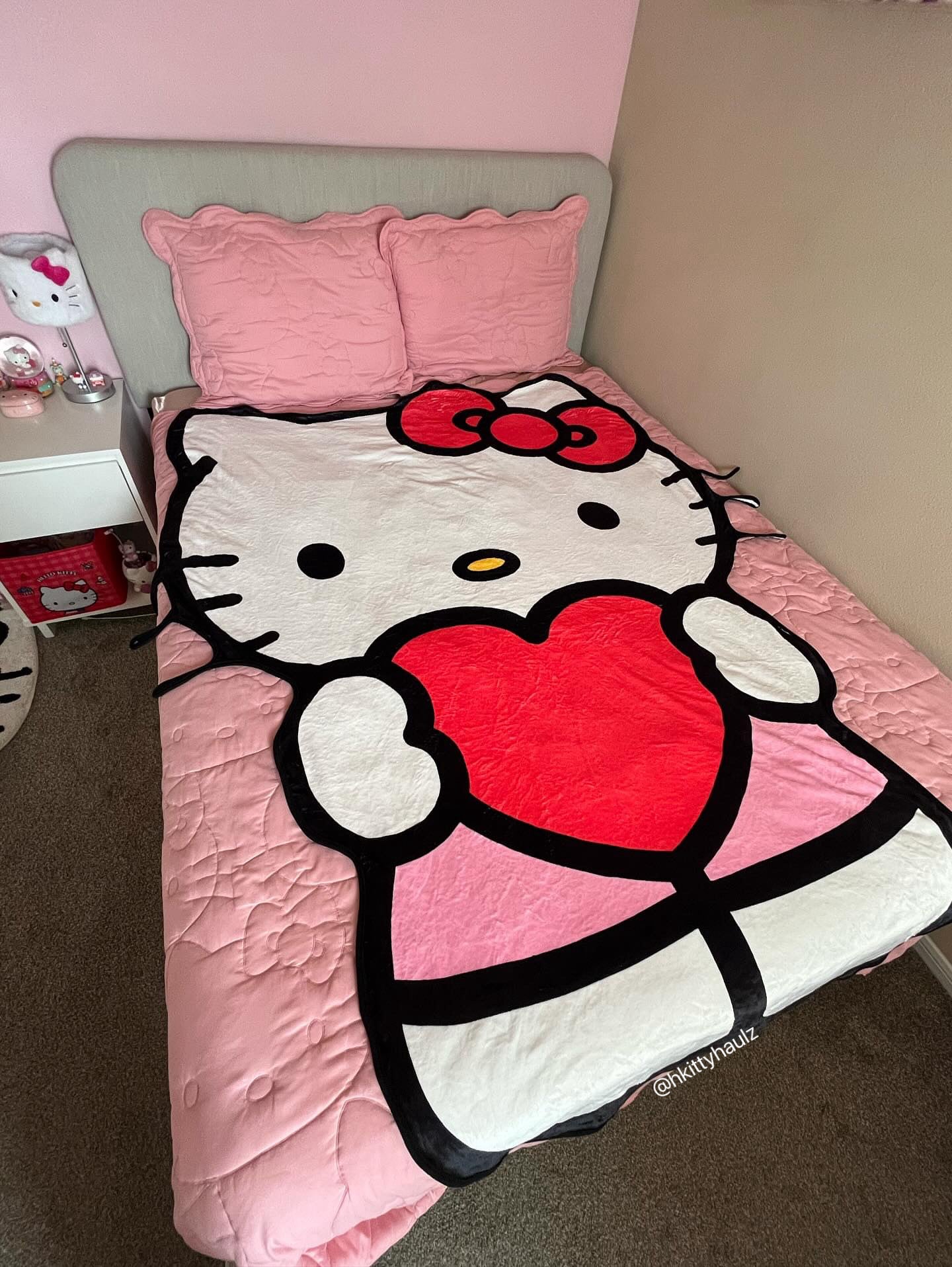 KT Valentine Shape Flannel  Blanket